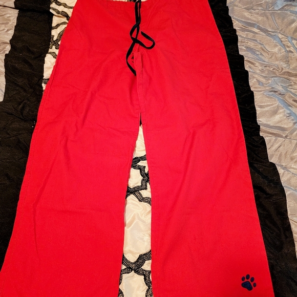 PEACHES scrub pants red with paw print - Picture 2 of 4